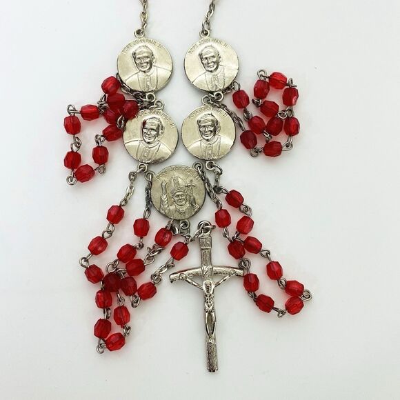 Saint Pope John Paul II Commemorative Red Beads Rosary Decade Medal Religious - Picture 6 of 9